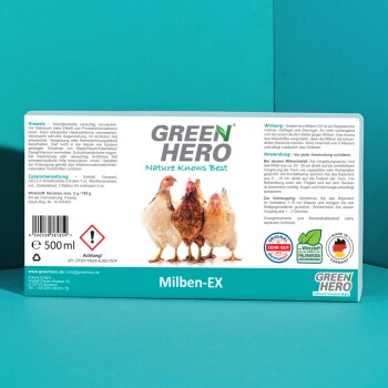 Etikett für Green Hero Milben-EX, ein Milbenrepellent für Geflügel, mit drei Hühnern und Text, der Anwendung, Inhaltsstoffe und Warnhinweise beschreibt.