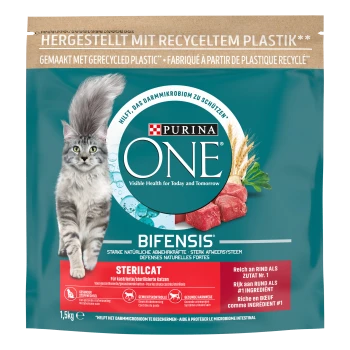 Purina ONE Katzenfutterbeutel mit einer grauen Katze und Bildern von Fleisch und Weizen, beschriftet mit "Bifensis" und "Sterilcat," 1,5 kg.