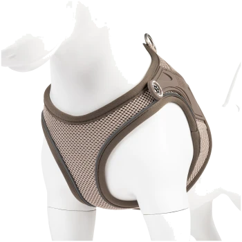 Beiges Netz-Hundegeschirr mit braunem Rand an weißer Hundepuppe, mit Metallring und Pfotenabdruck-Knopf.