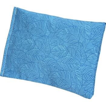 Lit pour animaux de compagnie bleu avec un motif de feuilles, présentant un tissu texturé et des coutures blanches le long des bords.