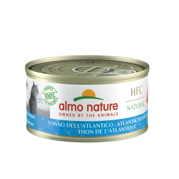 Eine Dose Almo Nature HFC Natur Katzenfutter mit Atlantischem Thunfisch, mit dem Text "100% zur Natur" und "gehört den Tieren."
