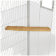Holzperch, der in einem Drahtkäfig für Haustiere montiert ist, entworfen für Vögel oder kleine Tiere.