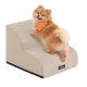 Corgi steigt eine graue, strukturierte Haustiertreppe zur Couch hinauf, trägt ein orangefarbenes Halstuch mit der Aufschrift 'leandrea'.