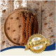 Ein Holzbrett hält mehrere Stränge Hirse, umgeben von verstreuten Samen. Ein Aufkleber liest "BESTE QUALITÄT" und "10 JAHREN" auf Deutsch.
