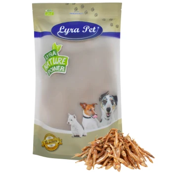 Kleine Fische 1 kg Verpackung von Lyra Pet Hundeleckerlis mit einem Logo und Bildern eines Hundes, einer Katze und einem kleinen Hund, mit getrockneten Fischsnacks davor.