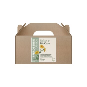 Kartonbox mit der Aufschrift "Relax BioCare" und floralem Design, mit Text über Arnika für die Pferdepflege und Regenerationsunterstützung.