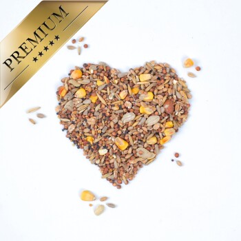 Eine herzförmige Anordnung verschiedener Samen und Körner auf einem weißen Hintergrund, gekrönt mit einem goldenen "PREMIUM"-Banner.