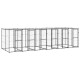 Ein langes, modulares Außengehege für Haustiere aus Metalldraht, das mehrere geschlossene Abschnitte mit Türen für einfachen Zugang bietet.