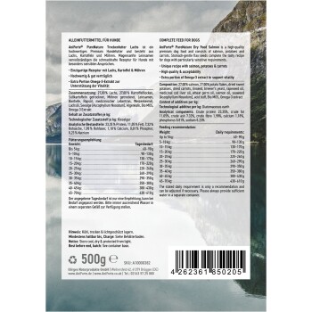 Trockenfutterpaket für Hunde mit Lachs, Kartoffeln und Karotten. Enthält Fütterungsempfehlungen, Nährwertinformationen und Zutatenliste.