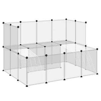 Transparenter modularer Spielbereich für Haustiere mit schwarzen Verbindungsstücken, der mehrere Abschnitte und eine Rampe für einfachen Zugang bietet.