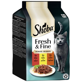 Emballage de nourriture pour chat Sheba Fresh & Fine présentant une assiette de viande dans une sauce, avec des saveurs : bœuf, poulet et agneau.
