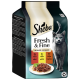 Sheba Fresh & Fine Katzenfutterverpackung mit einem Teller Fleisch in Sauce, mit Geschmacksrichtungen: Rind, Huhn und Lamm.