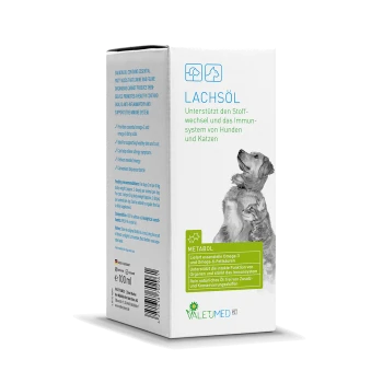 Lachsöl-Haustierergänzungsbox mit einem Hund und einer Katze, mit Text, der die Vorteile für Haut, Fell und Immunsystem hervorhebt.