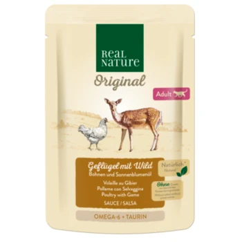 Real Nature Tiernahrungsbeutel mit Illustration von Reh und Huhn, beschriftet mit "Geflügel mit Wild" und "Erwachsen" mit "Omega-6 + Taurin."