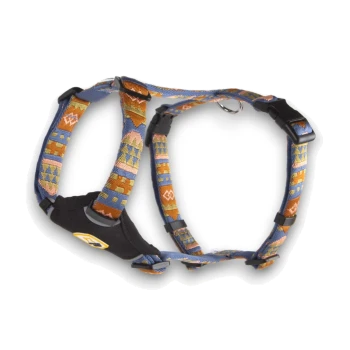 Bunt gemusterte Hundegeschirr mit verstellbaren Riemen und einem gepolsterten Bruststück in Schwarz, mit einem Metall-D-Ring zur Leinenbefestigung.