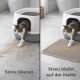 Katze verlässt die Toilette — links: verstreute Streu ('Streu überall'); rechts: Matte fängt Streu auf ('Streu bleibt auf der Matte').