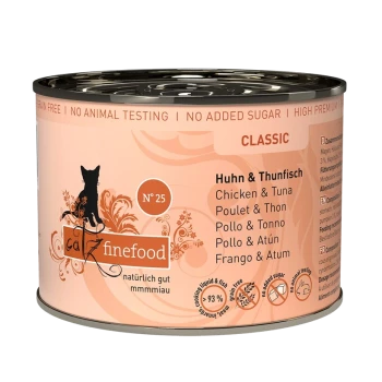Puszka karmy dla kotów oznaczona "Catz Finefood Classic" z kurczakiem i tuńczykiem, na różowym tle z sylwetką kota.
