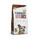Yarrah Senior Hundefutterbeutel, mit "BIO"-Label, 25% Protein, 10% Fett, mit Illustrationen der Zutaten und einer Hundesilhouette.