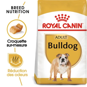 Sac de nourriture pour chien Royal Canin Bulldog Adult présentant une illustration de bulldog, avec un texte mettant en avant la nutrition de la race et la réduction des odeurs.