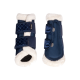 Marineblaue Pferdeboots mit weichem weißen Fleece-Futter und verstellbaren Riemen, entworfen für Komfort und Schutz.