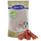 Verpackung von Lyra Pet Hundeleckerlis mit einem Logo, mit Bildern eines Hundes, einer Katze und einem kleinen Hund, neben einem Haufen von Jerky-Streifen.