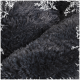 Nahaufnahme einer weichen, dunkelgrauen Haustierdecke mit flauschiger Textur, ideal, um Haustiere warm und bequem zu halten.