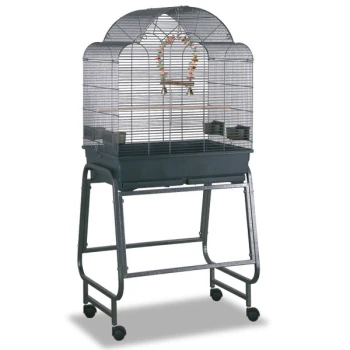 Voliere Memphis II dunkelgrau Ein geräumiger grauer Vogelkäfig mit einem gewölbten Dach, mit einem Holzsitz, zwei Fressnäpfen und einem bunten Spielzeug innen, auf einem fahrbaren Ständer.