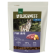 Eine Tüte Real Nature Wilderness Hundefutter für Erwachsene mit einem Wolfbild, beschriftet 'Pure Lamb' (65% Lamm, 35% Früchte/Gemüse, 0% Getreide).