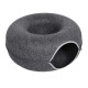Runder, grauer Haustierbett mit einem hohlen Zentrum und einem Reißverschluss, entworfen für kleine Tiere zum Einkuscheln.