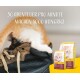 Eine überraschte graue Katze sitzt neben einer Notiz, die die Zutaten für Katzenfutter auflistet, mit dem Titel "ZUSAMMENSETZUNG" und dem Josera-Logo in der Ecke.