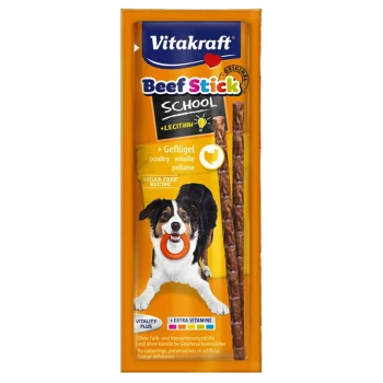 Vitakraft Rinderstick Schulhundesnackverpackung mit einem glücklichen Hund mit einem Spielzeug, beschriftet mit "Zuckerfreies Rezept" und "Vitality Plus."