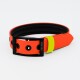 Helle orangefarbene Hundehalsband mit schwarzem Schnallenverschluss und gelbem Akzent, mit dem Text "THE DOG IDEA."