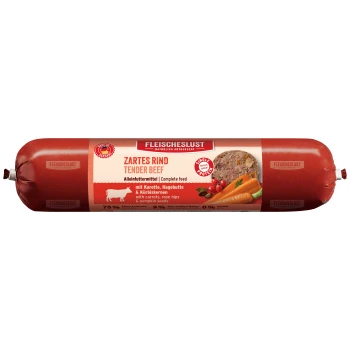Rote zylindrische Verpackung von 'Fleischeslust' Hundefutter mit 'Zartes Rind' (Tender Beef) und Bildern von Karotten und Kürbiskernen.