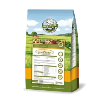 Eine Tüte BELFOR Hundefutter, "GUTSHOF-SCHMAUS," mit einem malerischen ländlichen Design und Nährwertinformationen auf der Rückseite.