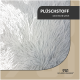 Flauschiger weißer Plüschstoff mit dem Text "PLÜSCHSTOFF wärmend & weich" in einem schwarzen Kasten, mit dem Logo von Rohrsneider.