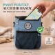 Eine Person steht neben einem weißen Hund vor einer rustikalen Holzhütte, mit Text darüber, der besagt "Ein gesunder Hund" und "LFGB geprüfte Materialien."