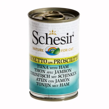 Dosen Katzenfutter, beschriftet mit "Schesir Nature for Cat", das Thunfisch mit Schinken enthält, mit Text in mehreren Sprachen, einschließlich Englisch, Französisch und Deutsch.