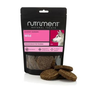 Schwarzer Nutriment Natural Treats Beutel mit Aufschrift 'Gourmet-Burgers Wild', Husky-Bild und runden Trainingssnack-Patties.