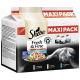 Sheba Fresh & Fine Katzenfutter Maxi-Pack, mit einer grauen Katze neben einem Teller mit Nassfutter in Sauce, mit Verpackungsdetails und einem Recycling-Symbol.