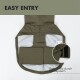 Olivegrüner Haustiermantel mit einem "Easy Entry"-Design mit Klettverschluss, zeigt zwei seitliche Öffnungen und eine Nahaufnahme des Verschlusssystems.