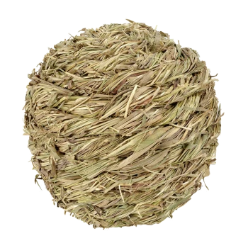 Eine runde Kugel aus gepresstem Heu, hergestellt aus getrocknetem Gras und Pflanzenfasern, geeignet für kleine Haustiere wie Kaninchen und Meerschweinchen.