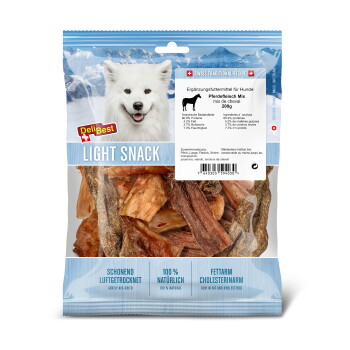 DeliBest Light Snack 200g Beutel Pferdefleisch-Hundesnacks mit Porträt eines weißen Hundes, Schweizer Alpen-Hintergrund und dem Label '100% natürlich'.