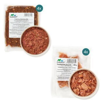 Rohe Haustierfutterprodukte, einschließlich einer 250g-Packung Rinderherz und einer 250g-Packung Thunfischfilet, mit einer Schüssel jeder Art ausgestellt.