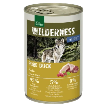 Puszka karmy dla zwierząt Real Nature Wilderness Pure Duck, z wizerunkiem wilka, zawierająca 95% kaczki, 5% owoców i ziół oraz 0% dodanych zbóż.