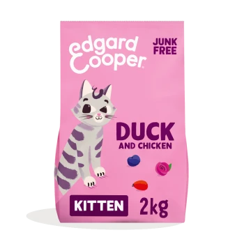 Pink bag of Edgard Cooper kitten food featuring a cartoon cat, labeled "Duck and Chicken," weighing 2kg, marked "Junk Free."