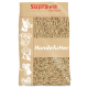 Nahaufnahme von trockenen braunen Kibble-Tierfutterpellets, die den Bildausschnitt füllen.