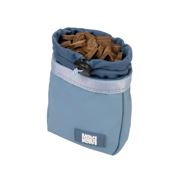 Blue Max & Molly Leckerli-Tasche für Haustiere, gefüllt mit braunen Hundeleckerlis, mit Kordelzugverschluss.