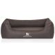 Ein gemütliches, dunkelbraunes Hundebett mit erhöhtem Rücken und Seiten, mit dem deutlich sichtbaren Logo 'KNUFFELWUFF' auf der Vorderseite.