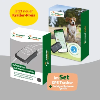 Zwei Tiertracker-Boxen: links "maxi zoo tracker" mit Klettverschluss; rechts "fressnapf tracker" mit GPS-Karte und Werbeetiketten.