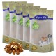Fünf Tüten Lyra Pet natürliche Hundeleckerlis mit einem Haufen knochenförmiger Snacks davor, mit einem Logo und einem 10-Jahres-Qualitätsabzeichen.